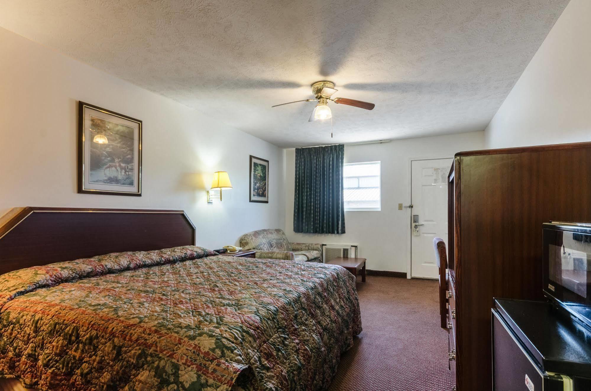 Deerfield Inn Parsons Экстерьер фото