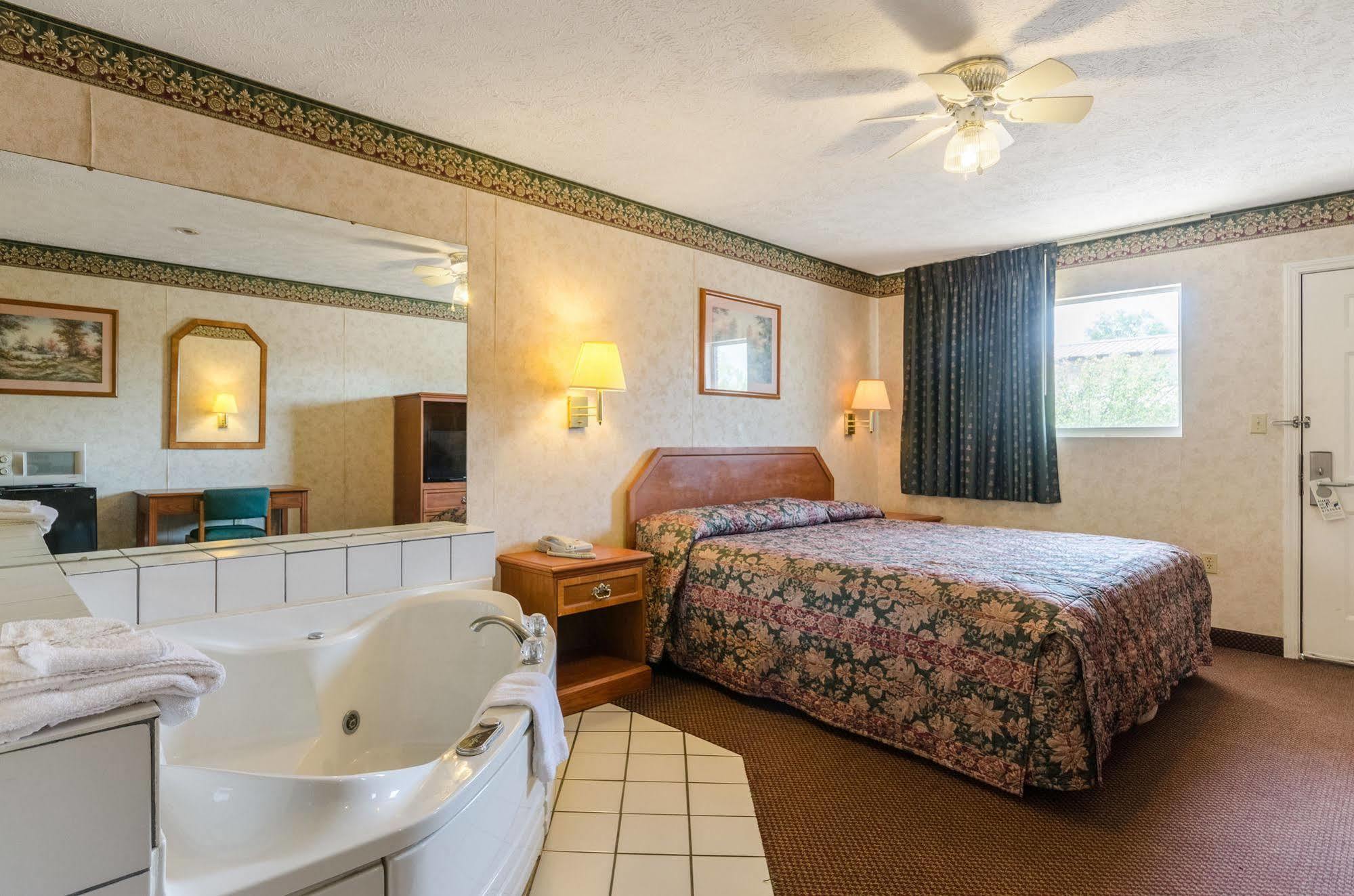 Deerfield Inn Parsons Экстерьер фото