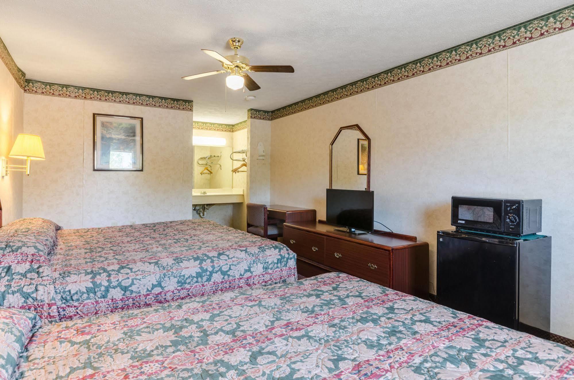 Deerfield Inn Parsons Экстерьер фото