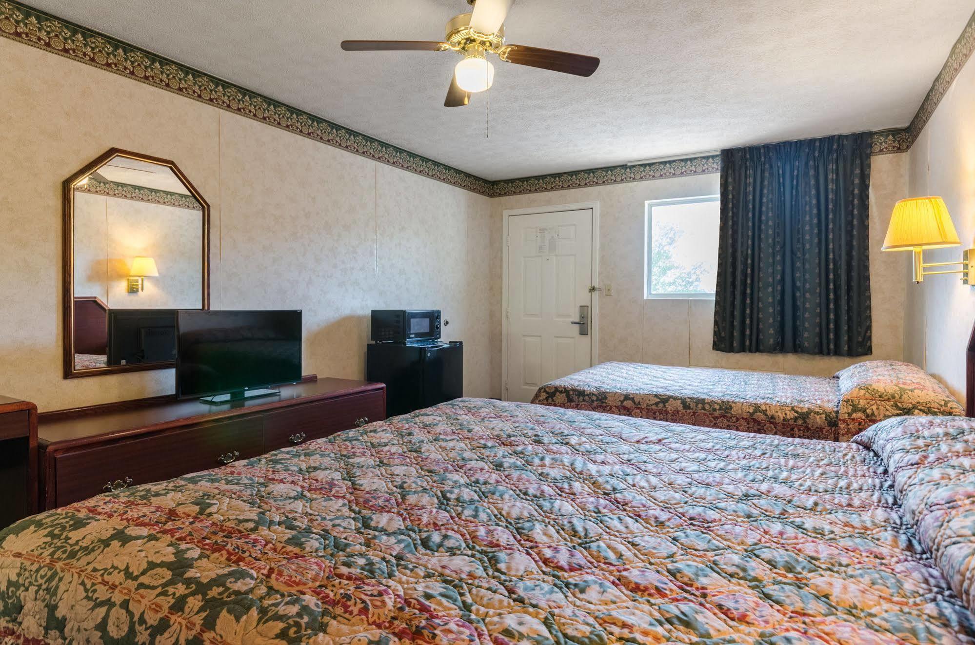 Deerfield Inn Parsons Экстерьер фото